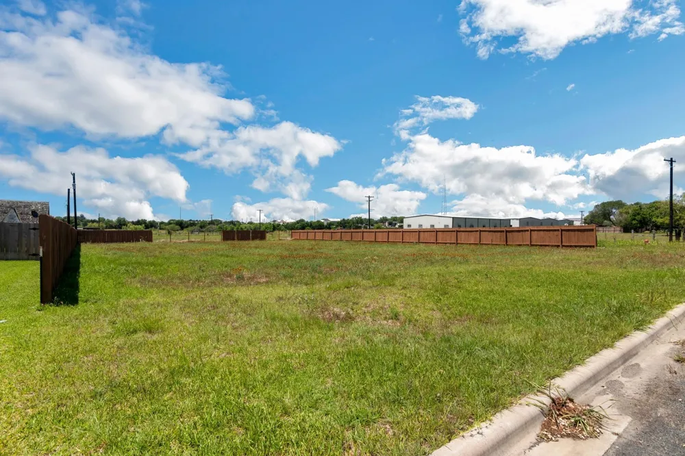 402 E Anderson Schulenburg, TX 78956