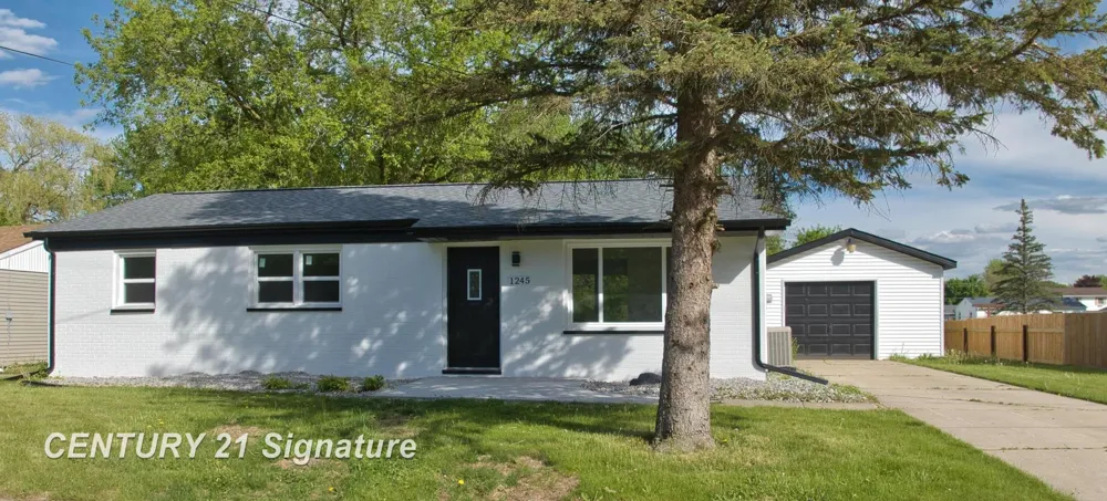 1245 E Outer Drive Saginaw City, MI 48601