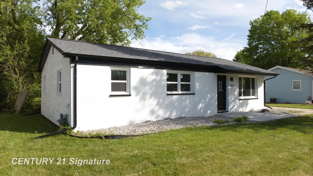 1245 E Outer Drive Saginaw City, MI 48601
