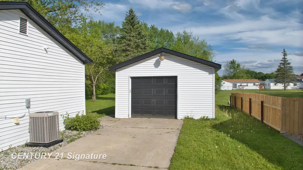 1245 E Outer Drive Saginaw City, MI 48601