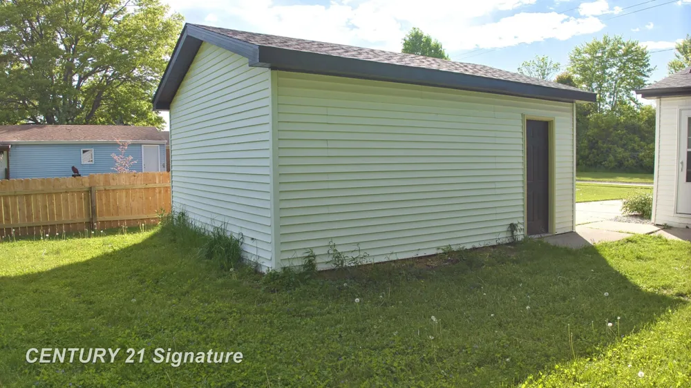 1245 E Outer Drive Saginaw City, MI 48601