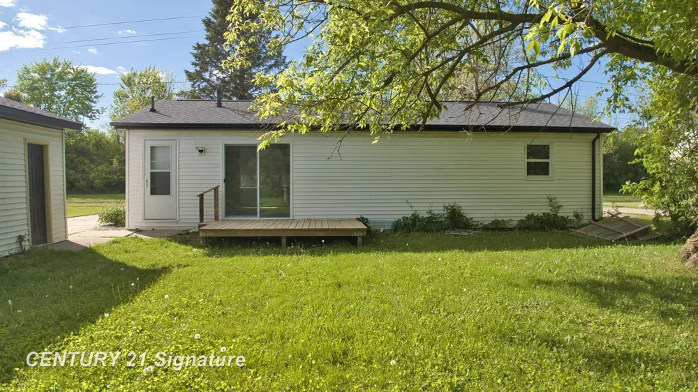 1245 E Outer Drive Saginaw City, MI 48601