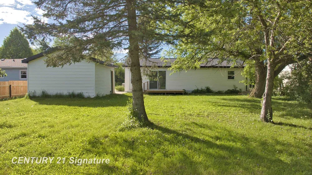 1245 E Outer Drive Saginaw City, MI 48601