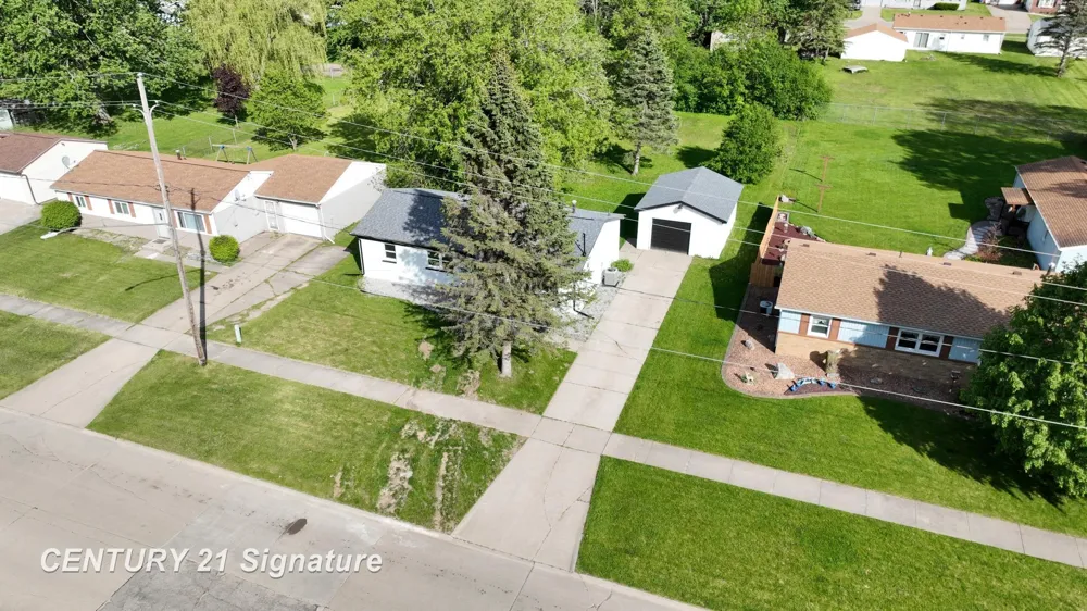 1245 E Outer Drive Saginaw City, MI 48601