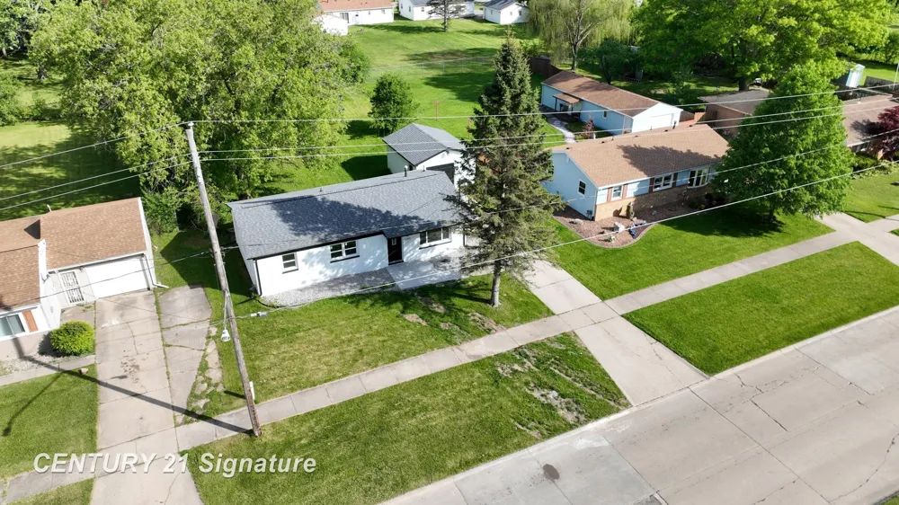 1245 E Outer Drive Saginaw City, MI 48601