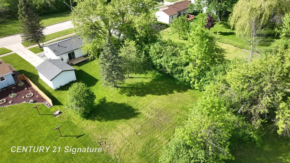 1245 E Outer Drive Saginaw City, MI 48601