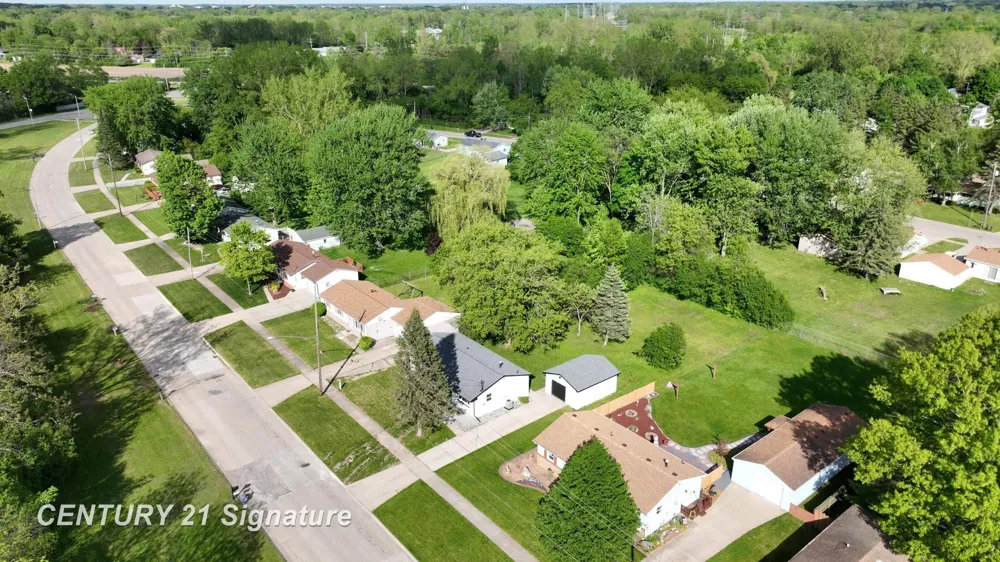 1245 E Outer Drive Saginaw City, MI 48601