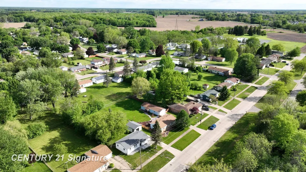1245 E Outer Drive Saginaw City, MI 48601