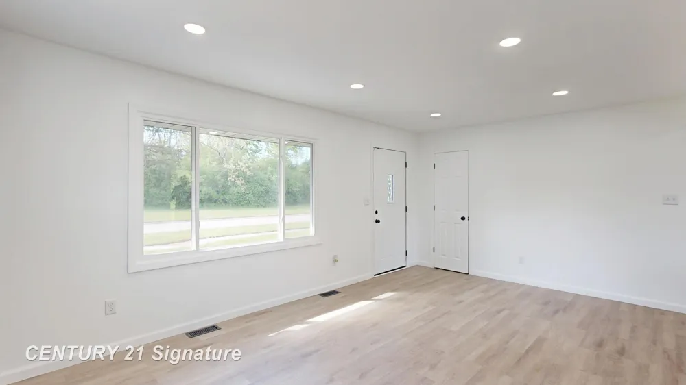 1245 E Outer Drive Saginaw City, MI 48601