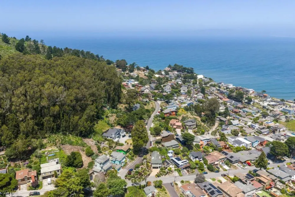 Grand Pacifica, CA 94044