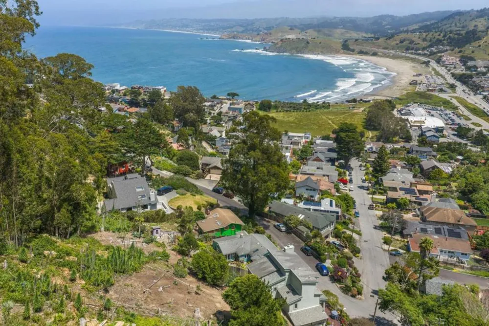 Grand Pacifica, CA 94044
