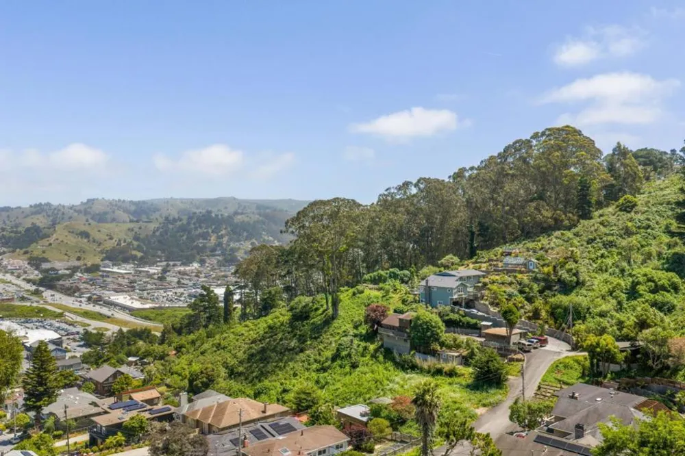 Grand Pacifica, CA 94044