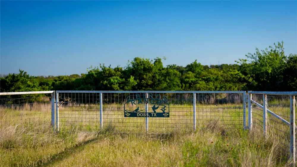 3276 Link Road Doss, TX 78618