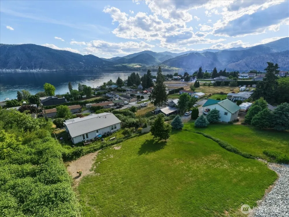 241 Lakeshore Drive Manson, WA 98831