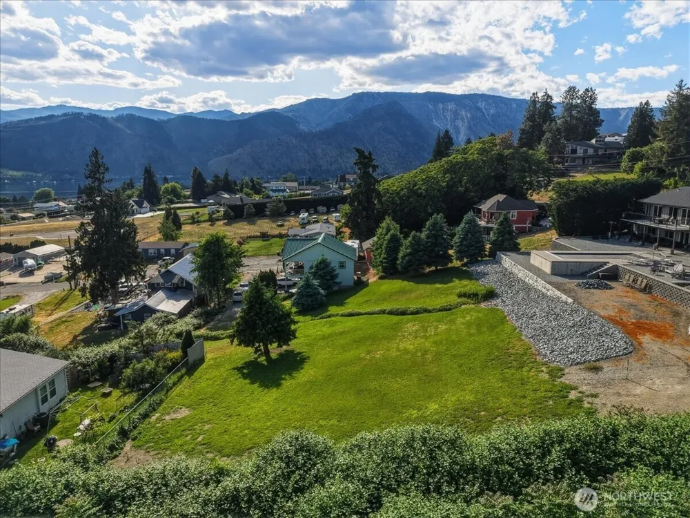241 Lakeshore Drive Manson, WA 98831