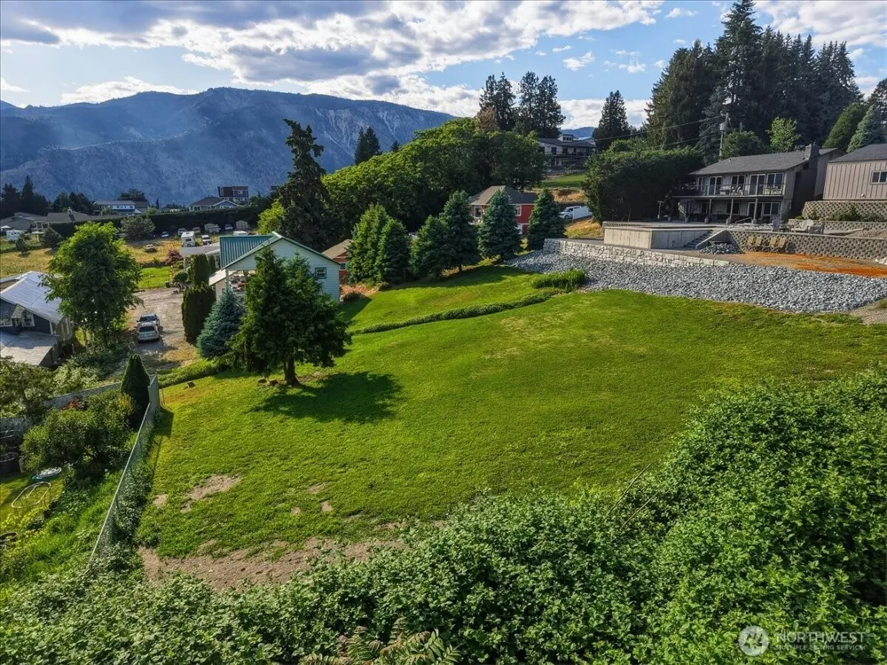 241 Lakeshore Drive Manson, WA 98831