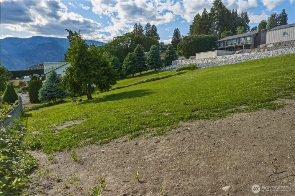 241 Lakeshore Drive Manson, WA 98831