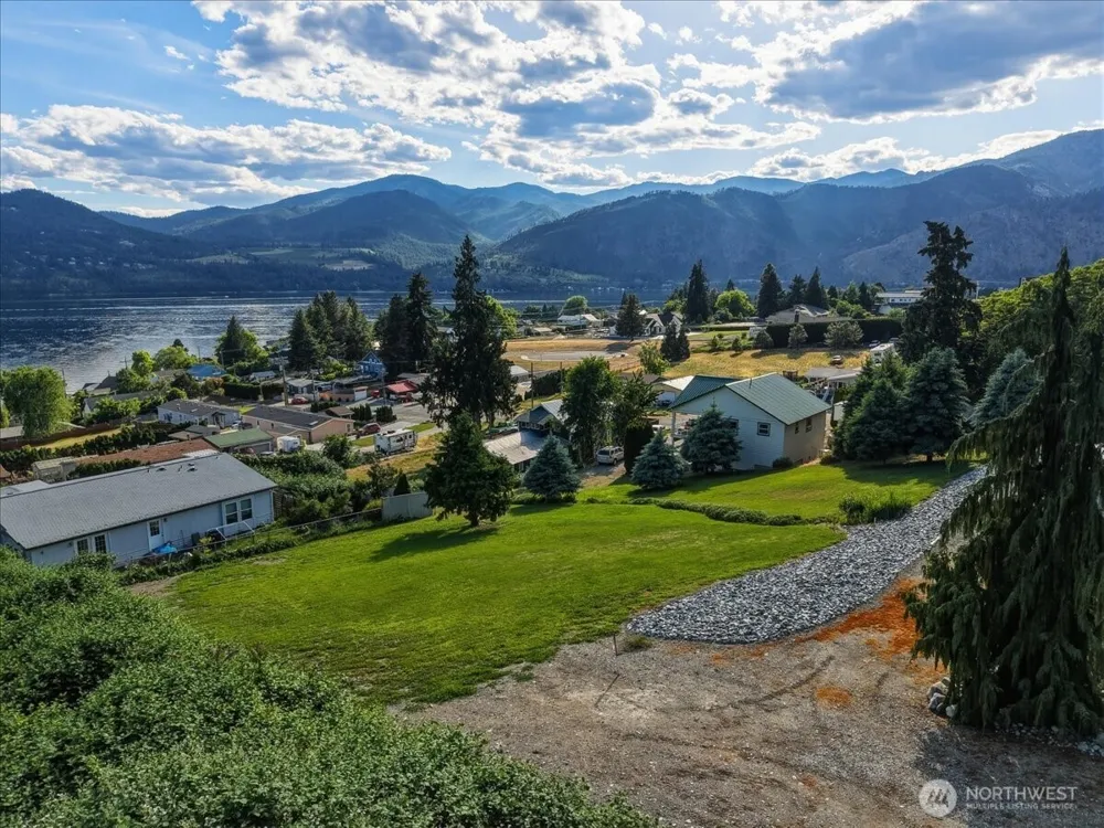 241 Lakeshore Drive Manson, WA 98831