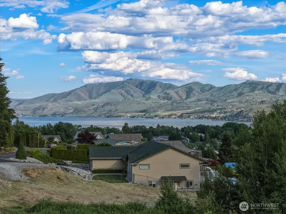 241 Lakeshore Drive Manson, WA 98831