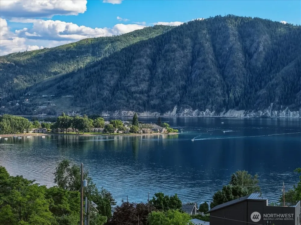 241 Lakeshore Drive Manson, WA 98831