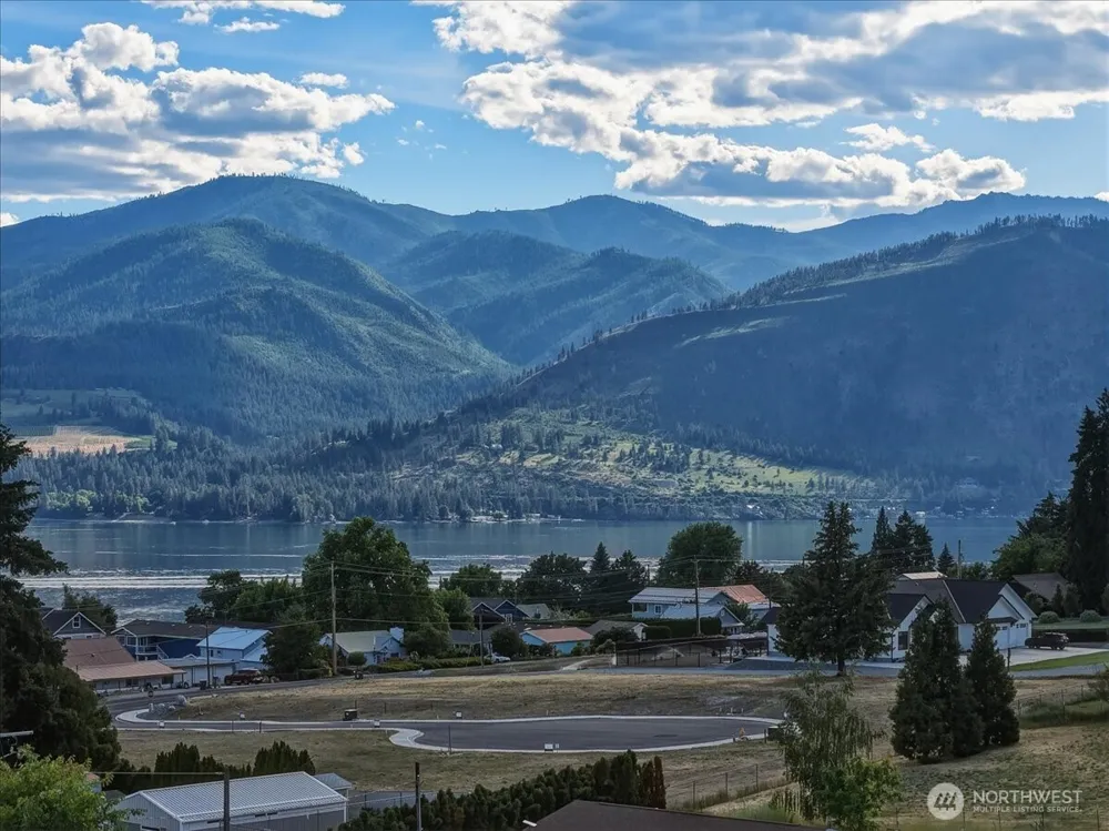 241 Lakeshore Drive Manson, WA 98831