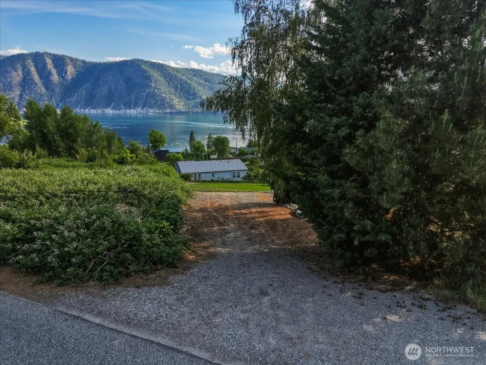 241 Lakeshore Drive Manson, WA 98831