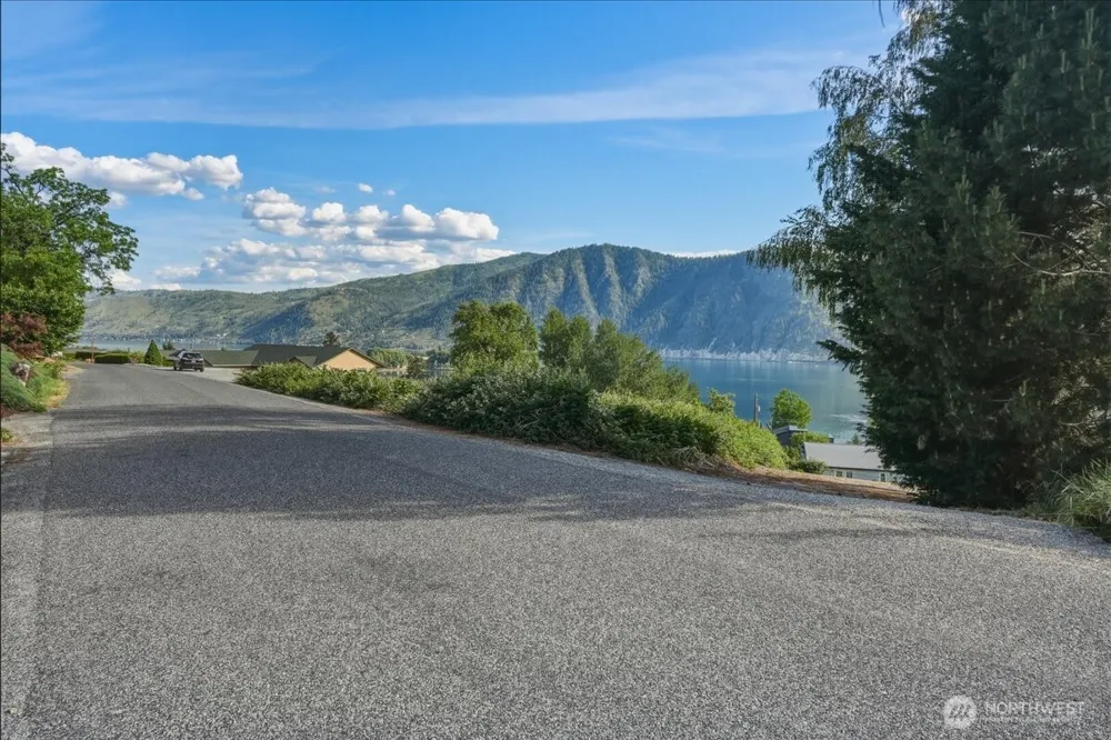 241 Lakeshore Drive Manson, WA 98831