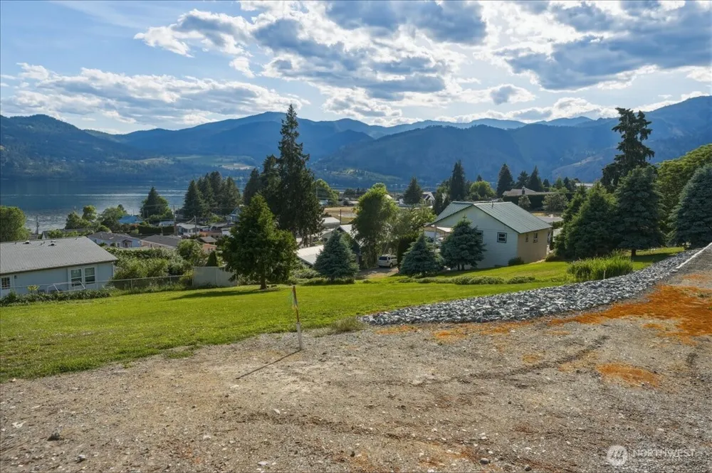 241 Lakeshore Drive Manson, WA 98831