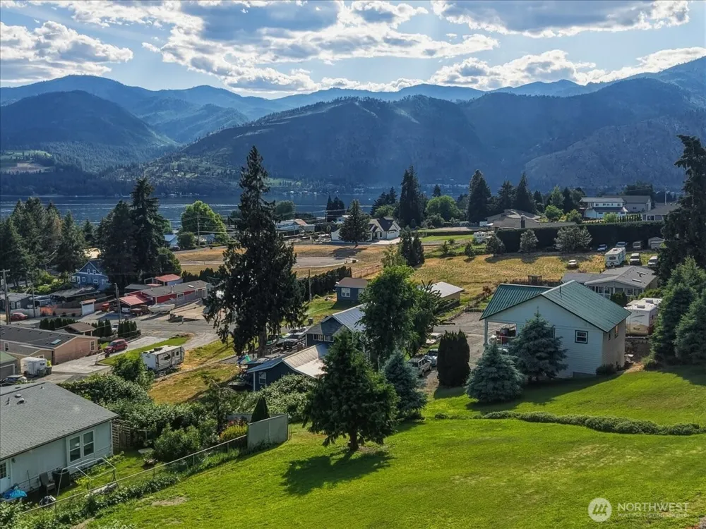 241 Lakeshore Drive Manson, WA 98831