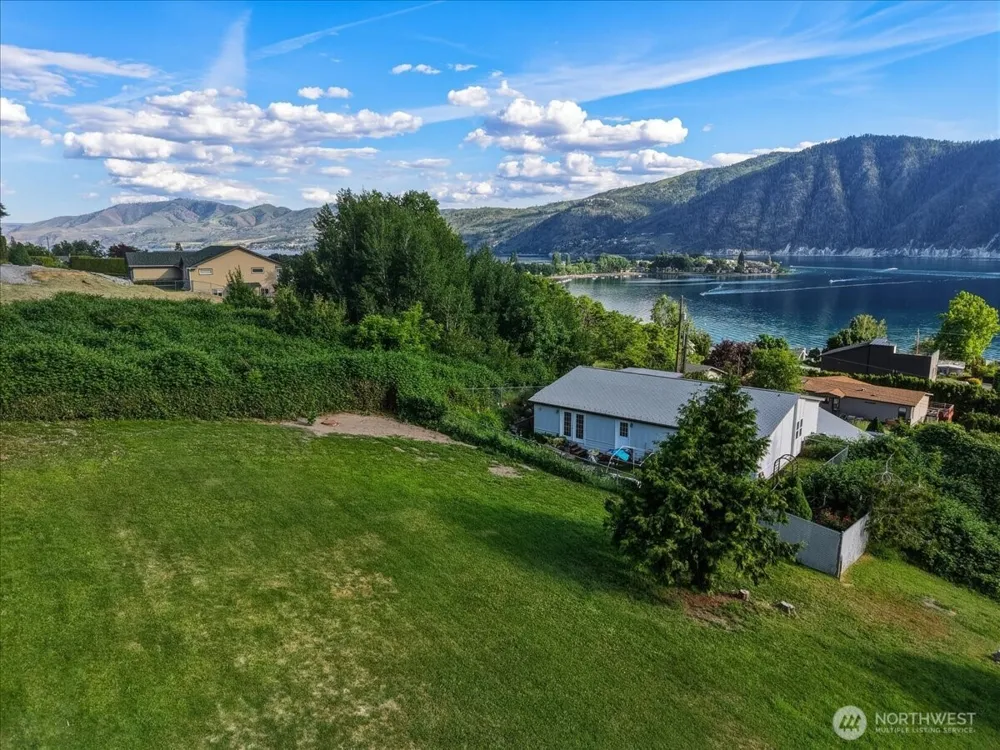 241 Lakeshore Drive Manson, WA 98831