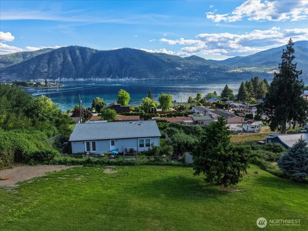 241 Lakeshore Drive Manson, WA 98831
