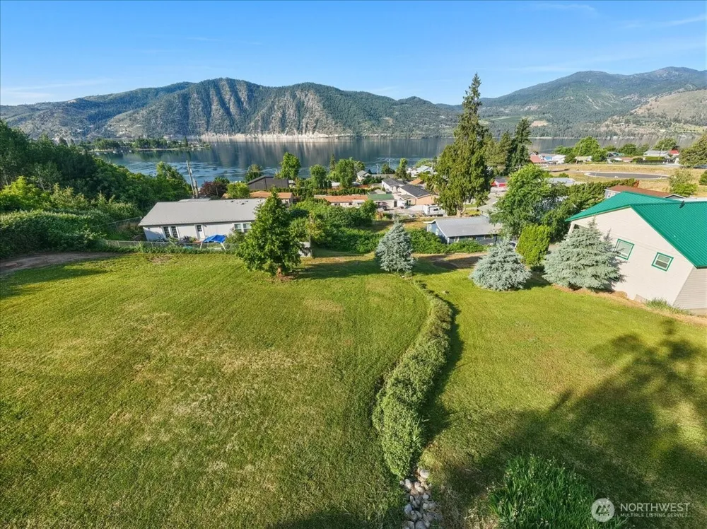 241 Lakeshore Drive Manson, WA 98831