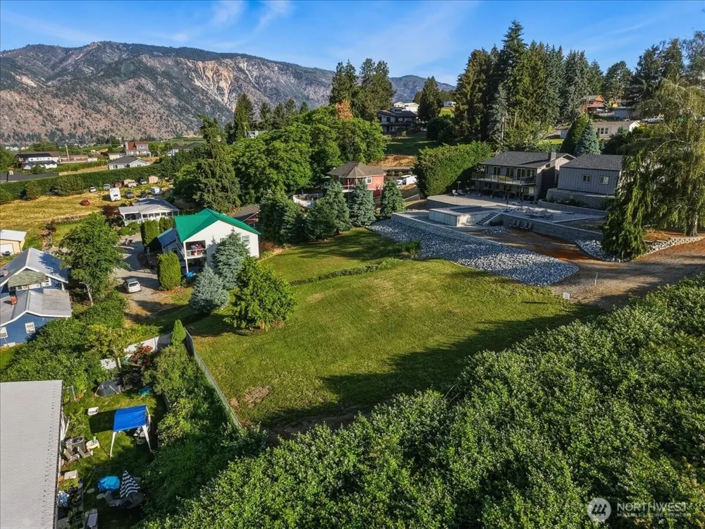 241 Lakeshore Drive Manson, WA 98831