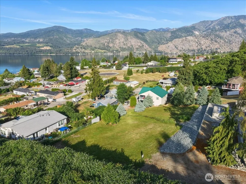 241 Lakeshore Drive Manson, WA 98831