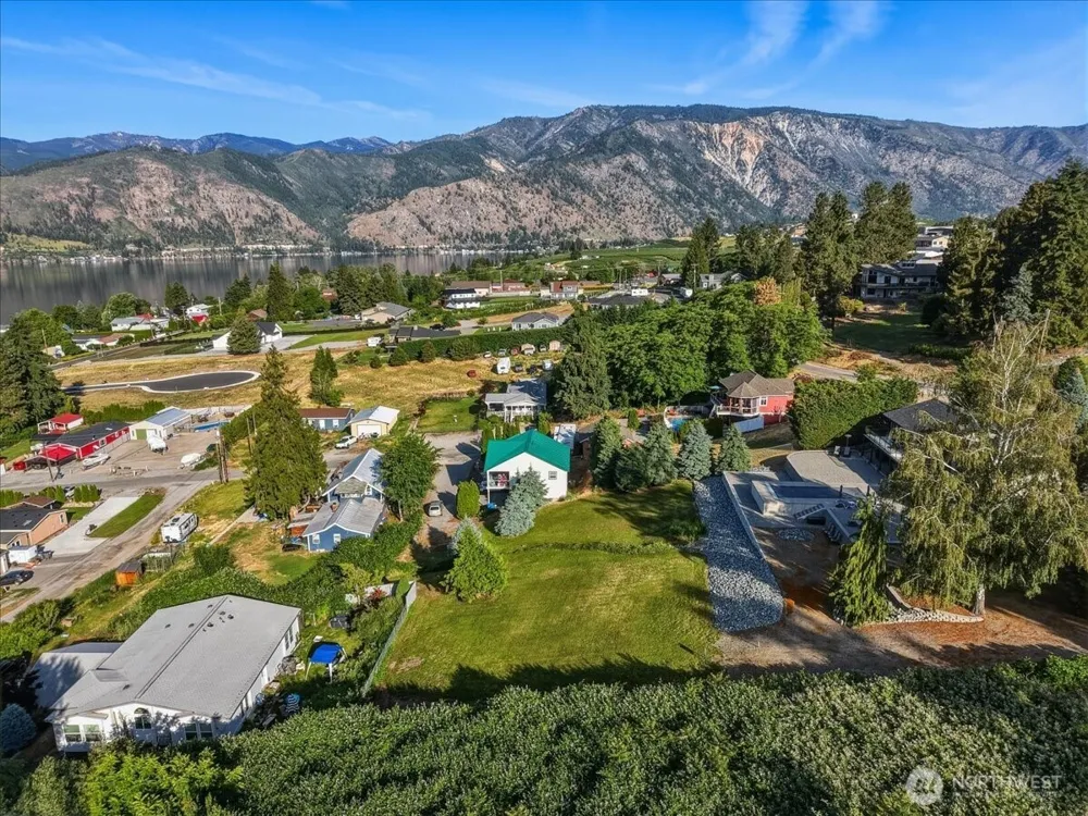 241 Lakeshore Drive Manson, WA 98831