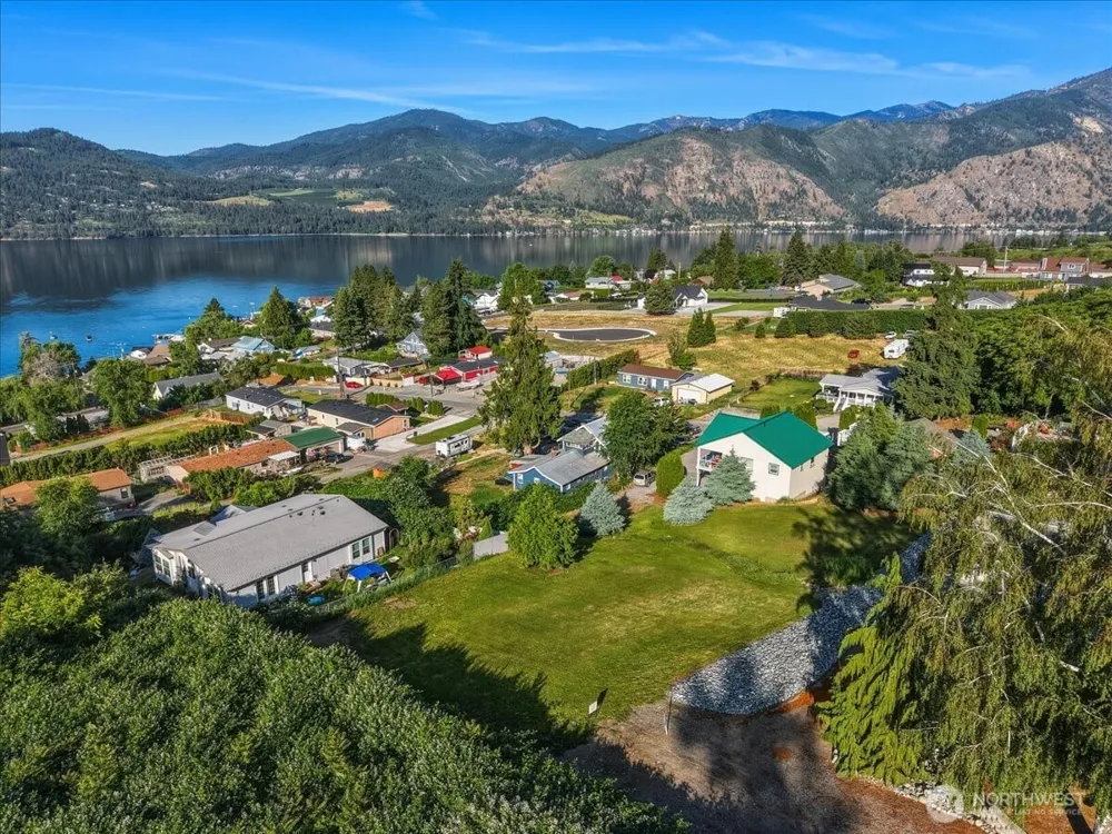 241 Lakeshore Drive Manson, WA 98831