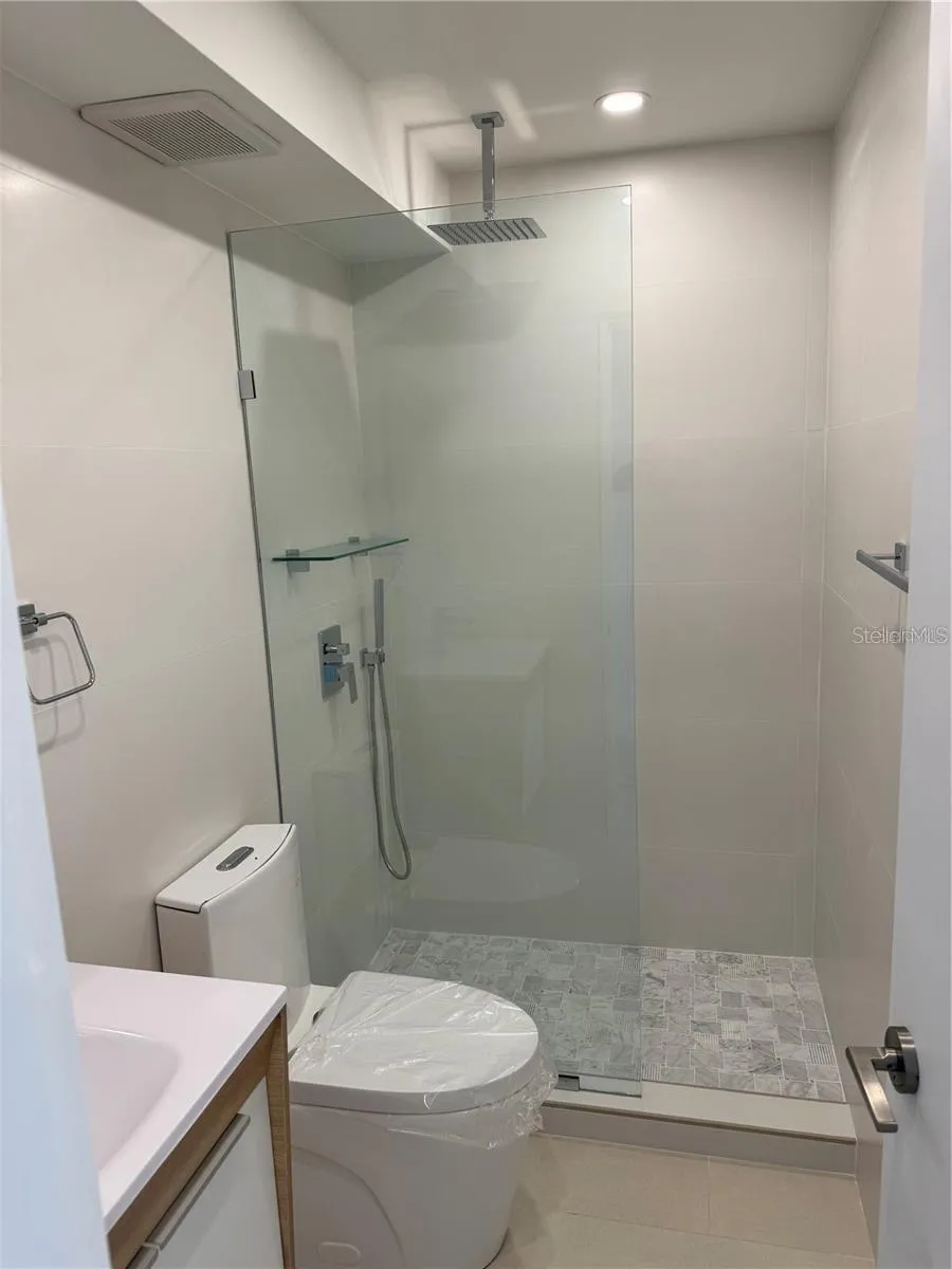 4633 AVE ISLA VERDE #L202 Carolina, PR 00979