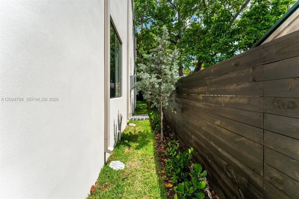 1917 NW 17 ST #A Miami, FL 33125