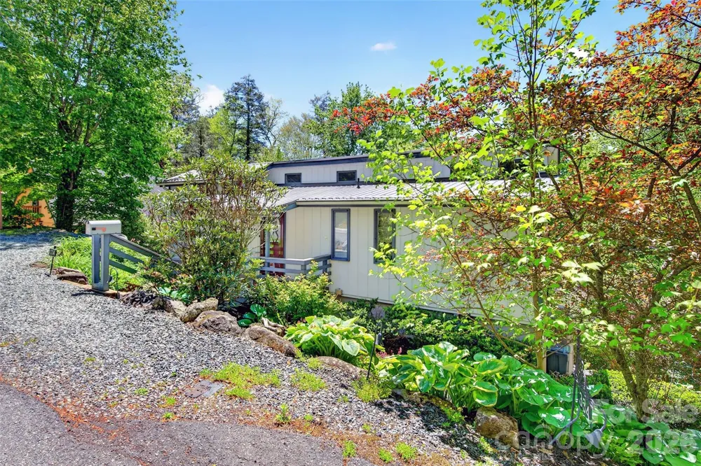 334 Harbor Lake Road Newland, NC 28657