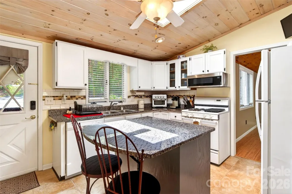 334 Harbor Lake Road Newland, NC 28657
