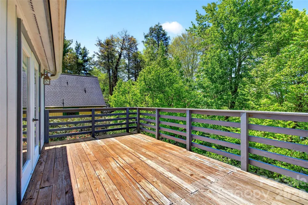 334 Harbor Lake Road Newland, NC 28657