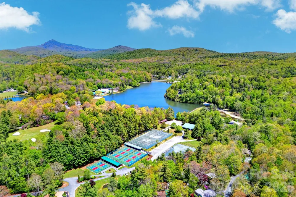334 Harbor Lake Road Newland, NC 28657