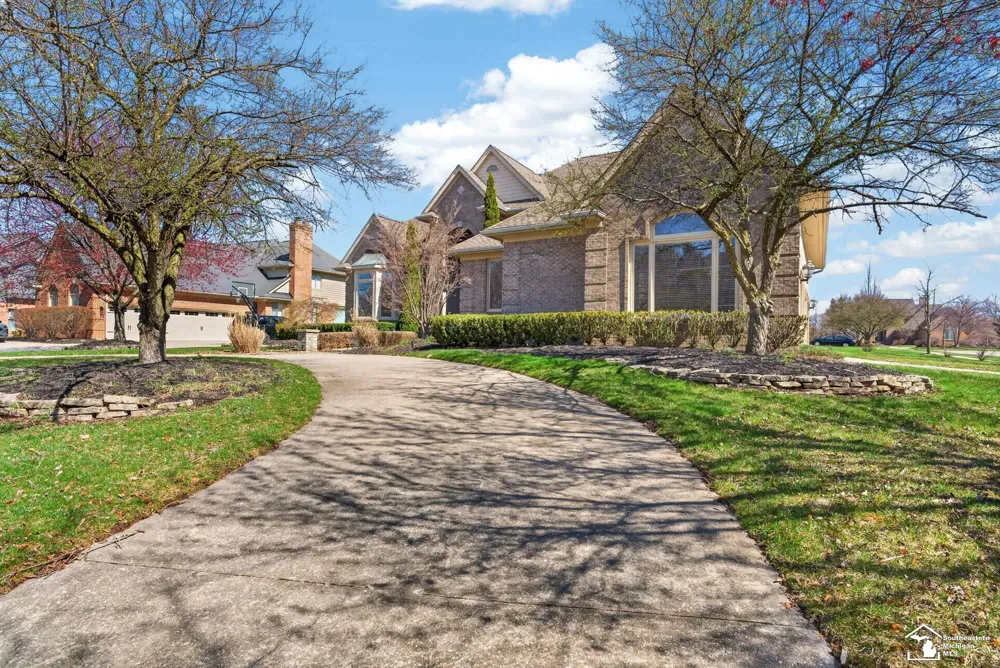 4592 Forestview Drive West Bloomfield Charter Township, MI 48322