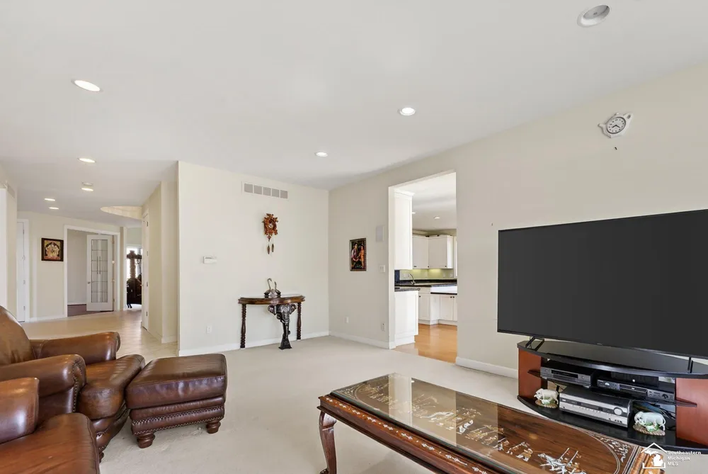 4592 Forestview Drive West Bloomfield Charter Township, MI 48322