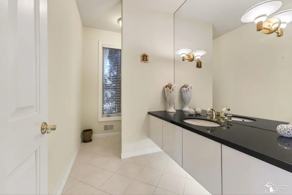 4592 Forestview Drive West Bloomfield Charter Township, MI 48322