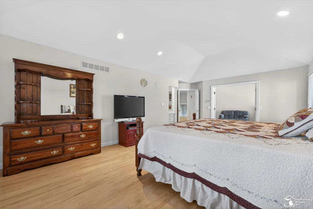 4592 Forestview Drive West Bloomfield Charter Township, MI 48322