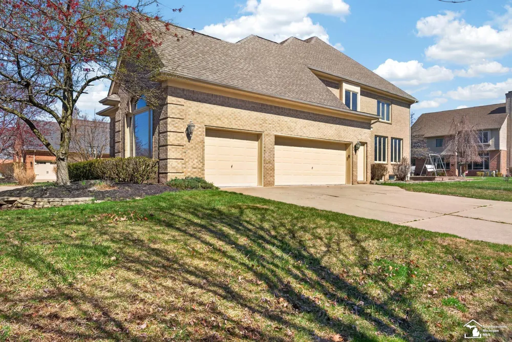 4592 Forestview Drive West Bloomfield Charter Township, MI 48322