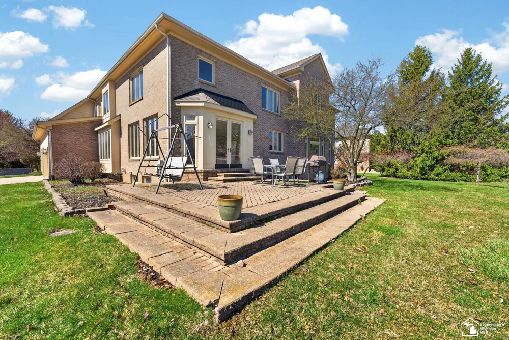 4592 Forestview Drive West Bloomfield Charter Township, MI 48322