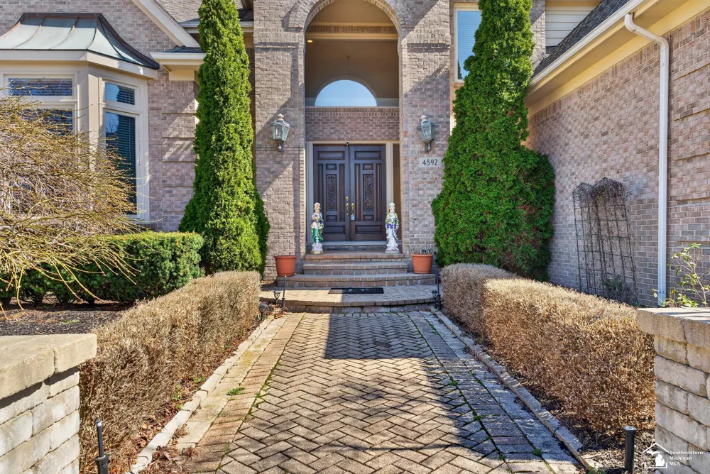 4592 Forestview Drive West Bloomfield Charter Township, MI 48322