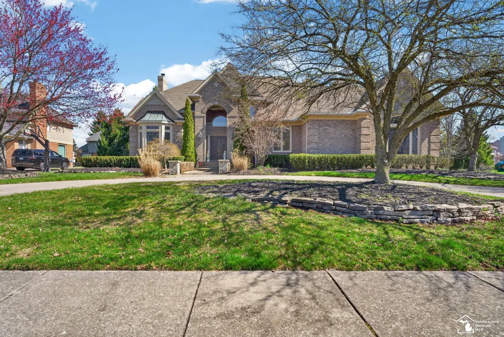 4592 Forestview Drive West Bloomfield Charter Township, MI 48322